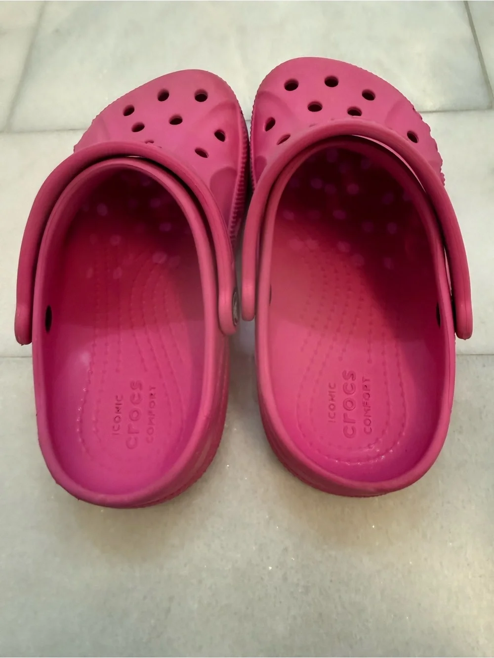 CROCS Kids Classic Clog in Bright Pink. Size 1